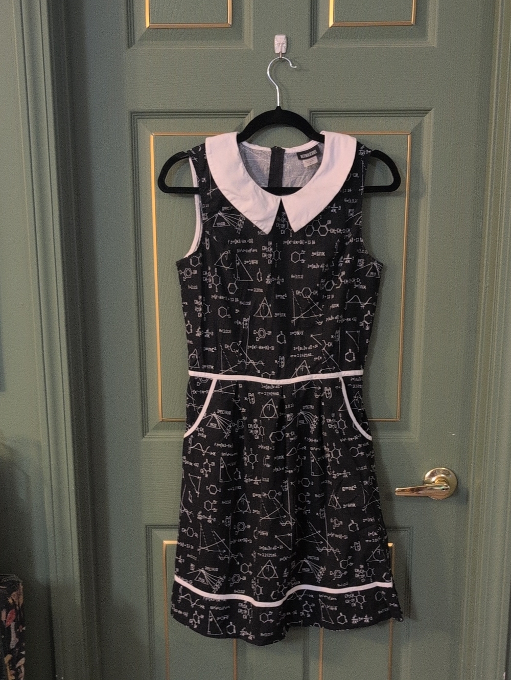 Retrolicious & Modcloth chemistry/science/teacher dress, Zoey Deschanel New Girl